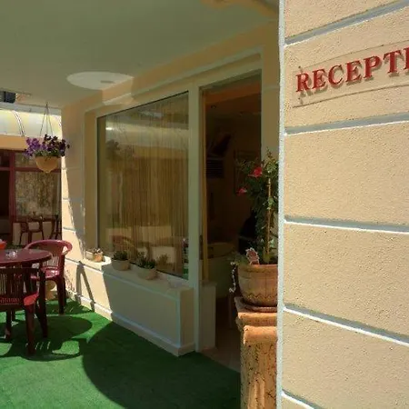 Acropolis Hotel